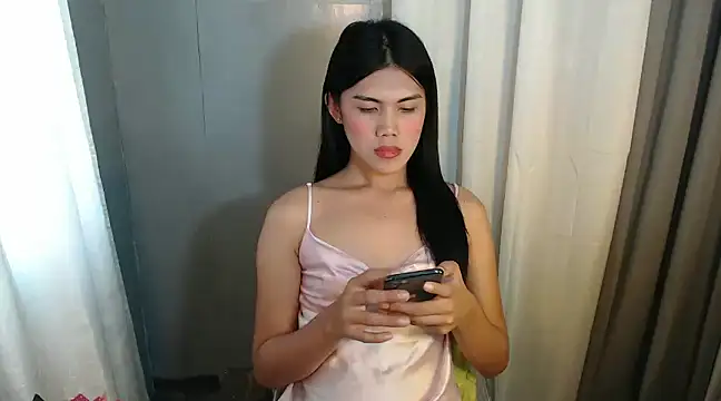 Delicate Savannah online show from 12.09.24