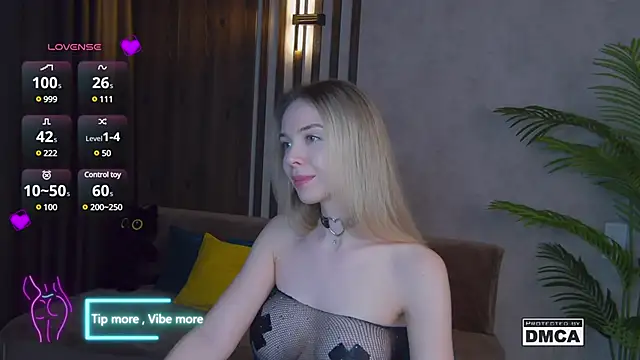 Snapshot of Holl1Would chatting on 03.02.25 Holl1Would online show from 03.02.25