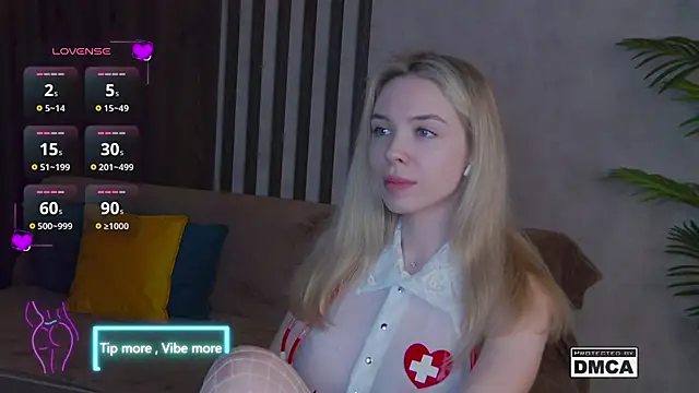 Snapshot of Holl1Would chatting on 03.14.25 Holl1Would online show from 03.14.25