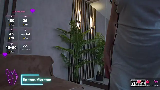 Snapshot of Holl1Would chatting on 03.15.25 Holl1Would online show from 03.15.25