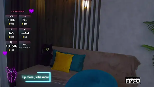 Snapshot of Holl1Would chatting on 03.16.25 Holl1Would online show from 03.16.25