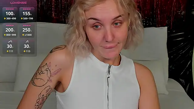 Snapshot of LianaFord chatting on 10.23.25 LianaFord online show from 10.23.25