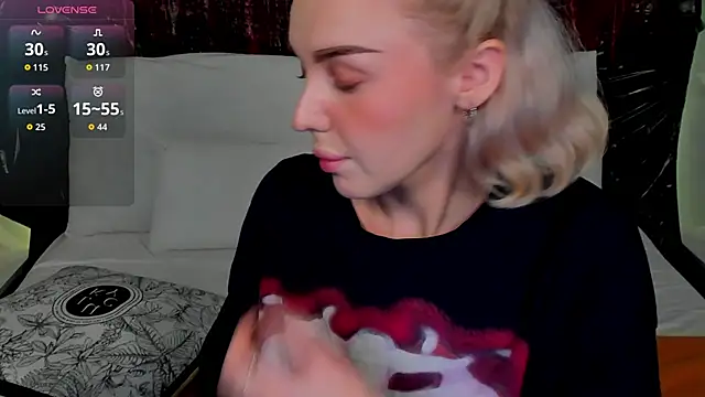 Snapshot of LianaFord chatting on 10.24.25 LianaFord online show from 10.24.25