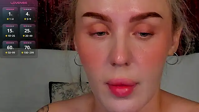 Snapshot of LianaFord chatting on 10.25.25 LianaFord online show from 10.25.25