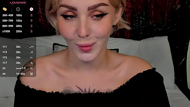 Snapshot of LianaFord chatting on 10.31.25 LianaFord online show from 10.31.25