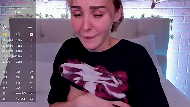 Snapshot of LianaFord chatting on 11.03.25 LianaFord online show from 11.03.25