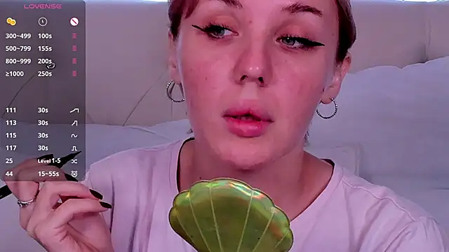 Snapshot of LianaFord chatting on 11.06.25 LianaFord online show from 11.06.25