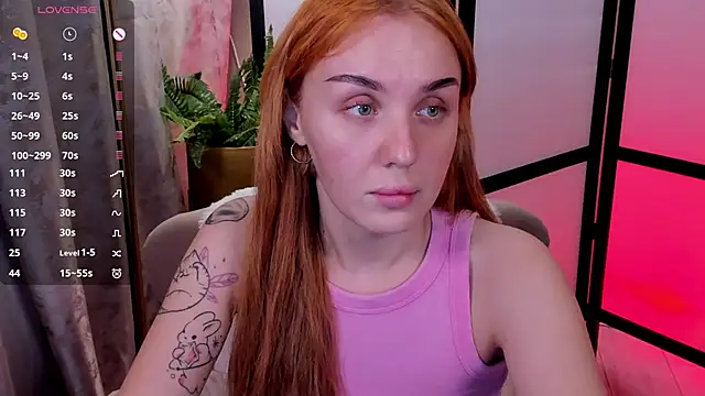 Snapshot of LianaFord chatting on 11.13.25 LianaFord online show from 11.13.25