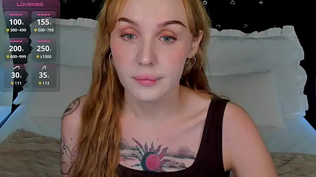 Snapshot of LianaFord chatting on 11.21.25 LianaFord online show from 11.21.25