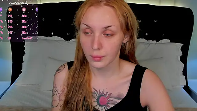 Snapshot of LianaFord chatting on 11.22.25 LianaFord online show from 11.22.25