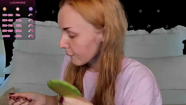 Snapshot of LianaFord chatting on 11.25.25 LianaFord online show from 11.25.25