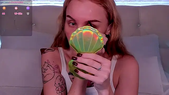 Snapshot of LianaFord chatting on 11.26.25 LianaFord online show from 11.26.25