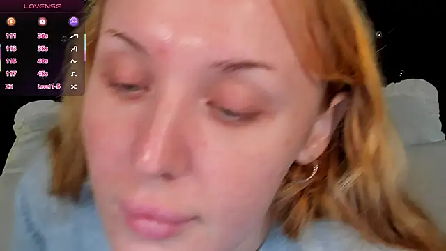 Snapshot of LianaFord chatting on 11.29.25 LianaFord online show from 11.29.25