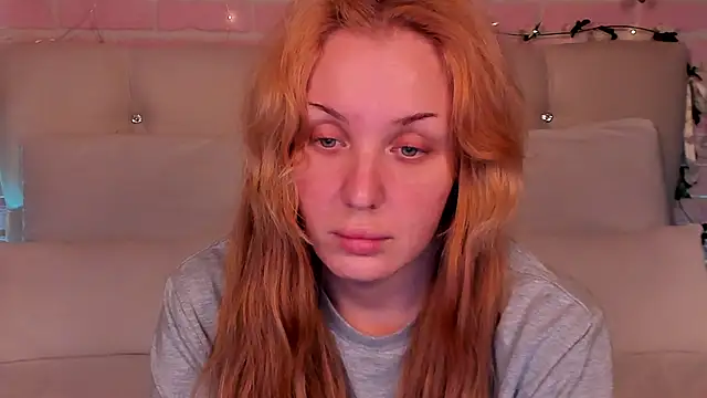 Snapshot of LianaFord chatting on 11.30.25 LianaFord online show from 11.30.25