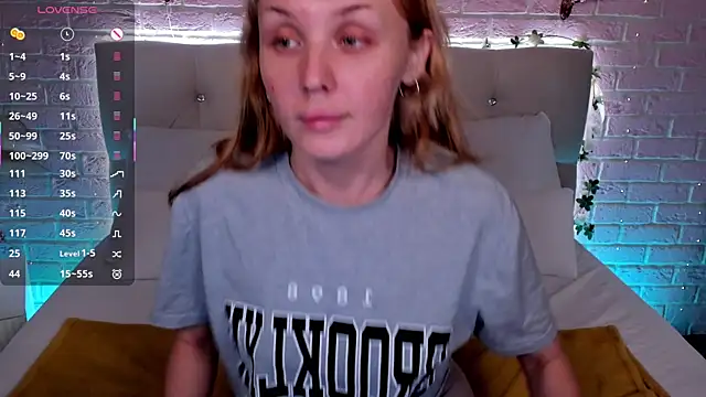 Snapshot of LianaFord chatting on 12.04.25 LianaFord online show from 12.04.25