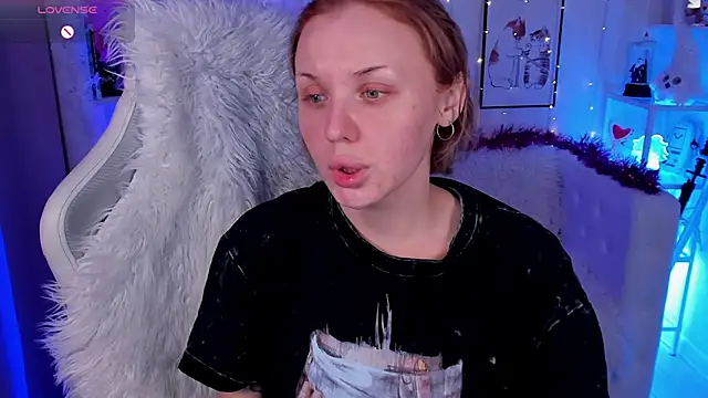 Snapshot of LianaFord chatting on 12.14.25 LianaFord online show from 12.14.25