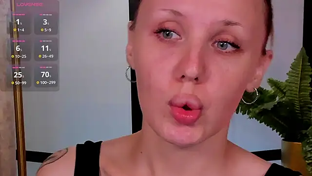 Snapshot of LianaFord chatting on 05.08.26 LianaFord online show from 05.08.26