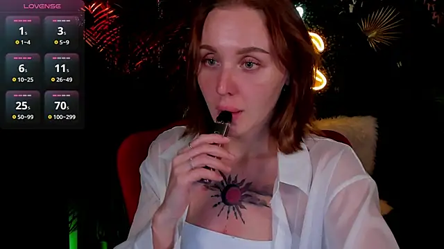 Snapshot of LianaFord chatting on 05.19.26 LianaFord online show from 05.19.26