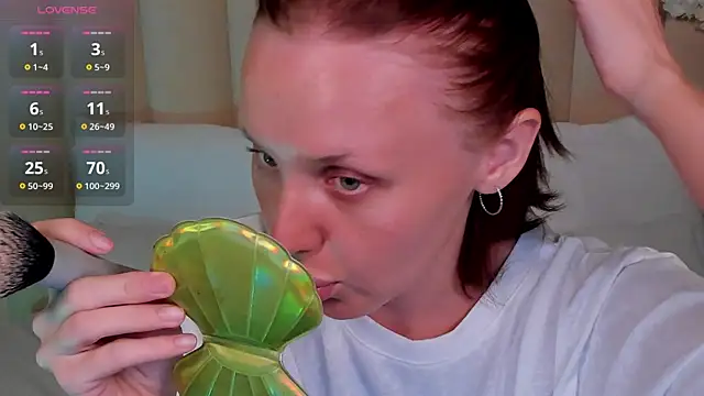 Snapshot of LianaFord chatting on 05.28.26 LianaFord online show from 05.28.26