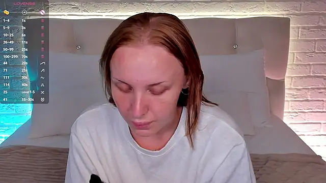 Snapshot of LianaFord chatting on 06.19.26 LianaFord online show from 06.19.26