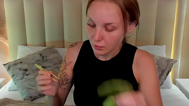 Snapshot of LianaFord chatting on 06.25.26 LianaFord online show from 06.25.26
