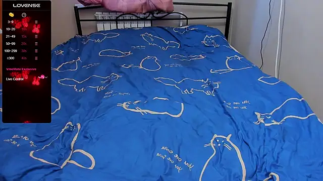 Snapshot of eva_zero chatting on 10.22.25 eva zero online show from 10.22.25