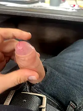 Snapshot of Vgma057 chatting on 10.12.25 Vgma057 online show from 10.12.25