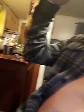 Snapshot of OralDesires2 chatting on 11.05.25 OralDesires2 online show from 11.05.25