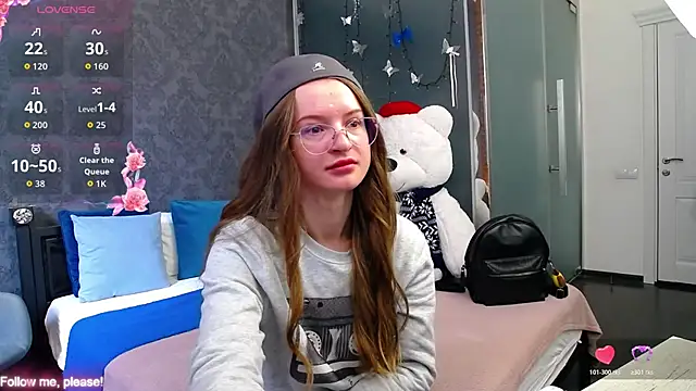 Snapshot of KateJonson chatting on 10.29.25 KateJonson online show from 10.29.25