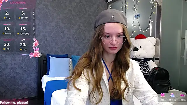 Snapshot of KateJonson chatting on 10.30.25 KateJonson online show from 10.30.25