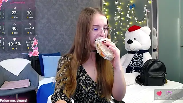 Snapshot of KateJonson chatting on 11.04.25 KateJonson online show from 11.04.25