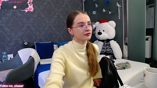 Snapshot of KateJonson chatting on 11.11.25 KateJonson online show from 11.11.25