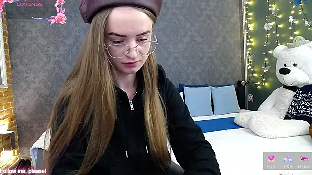 Snapshot of KateJonson chatting on 11.12.25 KateJonson online show from 11.12.25