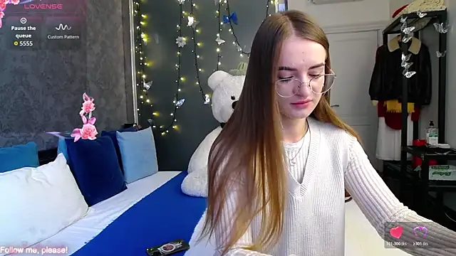 Snapshot of KateJonson chatting on 11.13.25 KateJonson online show from 11.13.25