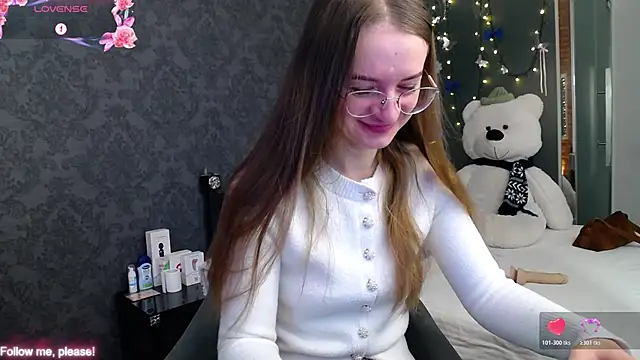 Snapshot of KateJonson chatting on 11.25.25 KateJonson online show from 11.25.25