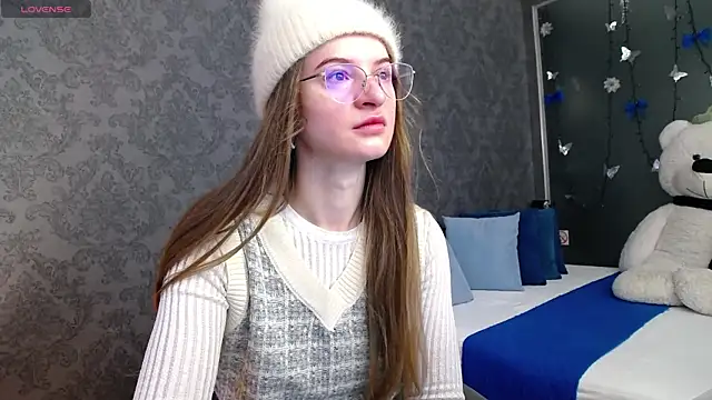 Snapshot of KateJonson chatting on 11.28.25 KateJonson online show from 11.28.25