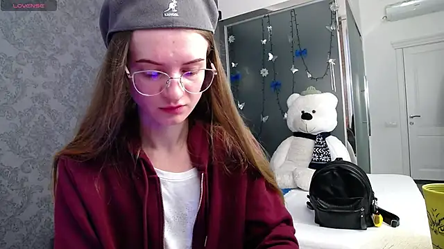 Snapshot of KateJonson chatting on 11.30.25 KateJonson online show from 11.30.25