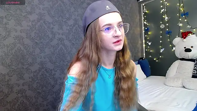 Snapshot of KateJonson chatting on 12.05.25 KateJonson online show from 12.05.25