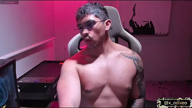 Snapshot of x-odixeo chatting on 12.05.25 x-odixeo online show from 12.05.25