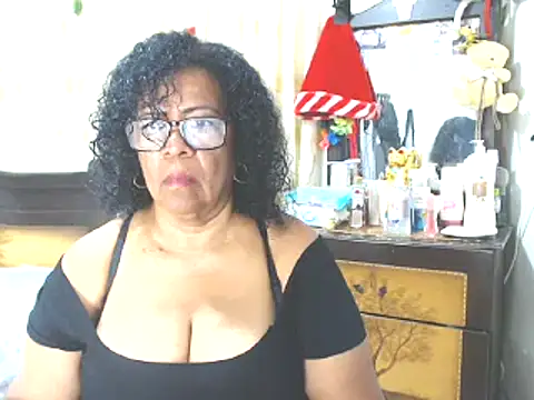 Snapshot of Yayis-hot-sexyw chatting on 12.28.24 Yayis-hot-sexyw online show from 12.28.24