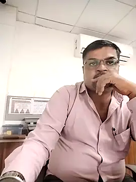 Snapshot of Desi_Londa_143 chatting on 09.15.25 Desi Londa 143 online show from 09.15.25