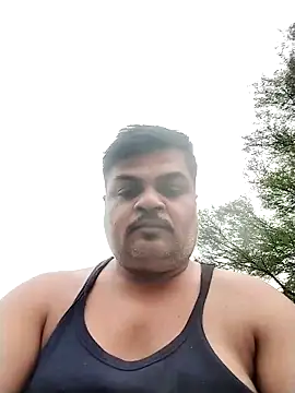 Snapshot of Desi_Londa_143 chatting on 10.23.25 Desi Londa 143 online show from 10.23.25