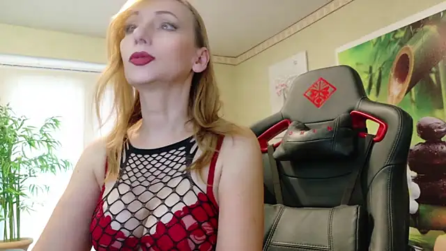 Snapshot of HotLana69 chatting on 02.15.25 HotLana69 online show from 02.15.25