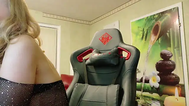 Snapshot of HotLana69 chatting on 02.18.25 HotLana69 online show from 02.18.25