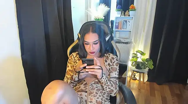 Snapshot of Mistress_Jolens chatting on 12.17.24 Mistress Jolens online show from 12.17.24
