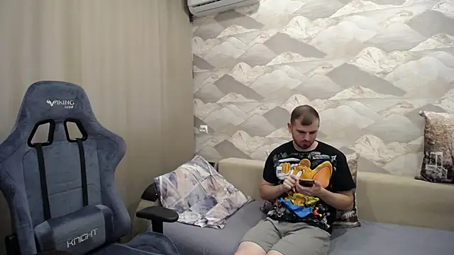 Snapshot of SerzhKorol1 chatting on 09.17.25 SerzhKorol1 online show from 09.17.25
