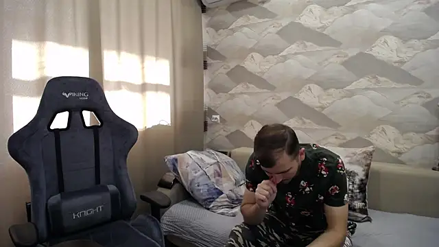 Snapshot of SerzhKorol1 chatting on 10.25.25 SerzhKorol1 online show from 10.25.25