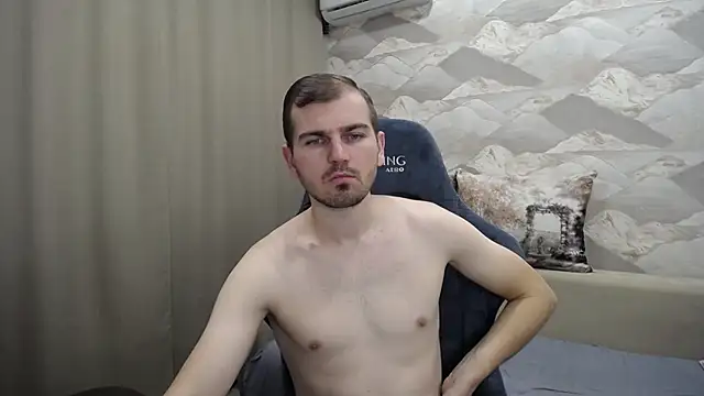 Snapshot of SerzhKorol1 chatting on 11.10.25 SerzhKorol1 online show from 11.10.25