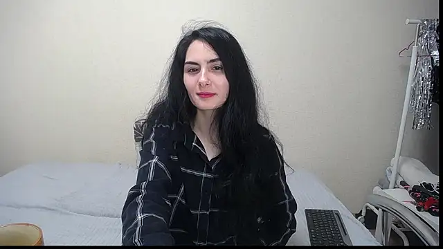 Snapshot of The_Blacksphinxxx chatting on 12.15.25 The Blacksphinxxx online show from 12.15.25