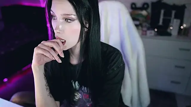 Snapshot of _Uindi_ chatting on 12.09.24  Uindi  online show from 12.09.24